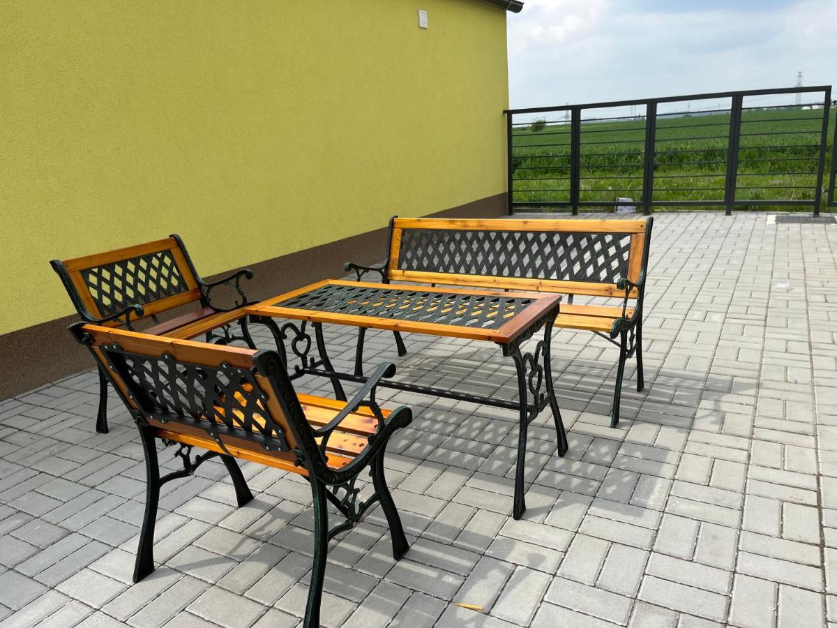 Apartment Golden Prague 78 Vestec  외부 사진